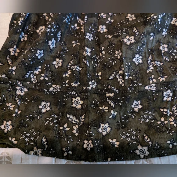 Old navy Floral peasant top with tie med - Picture 4 of 12